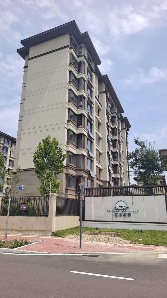 啄木鳥漆業(yè)集團(tuán)簽約東亞·云溪潮畔二區(qū)外墻涂料供貨合同