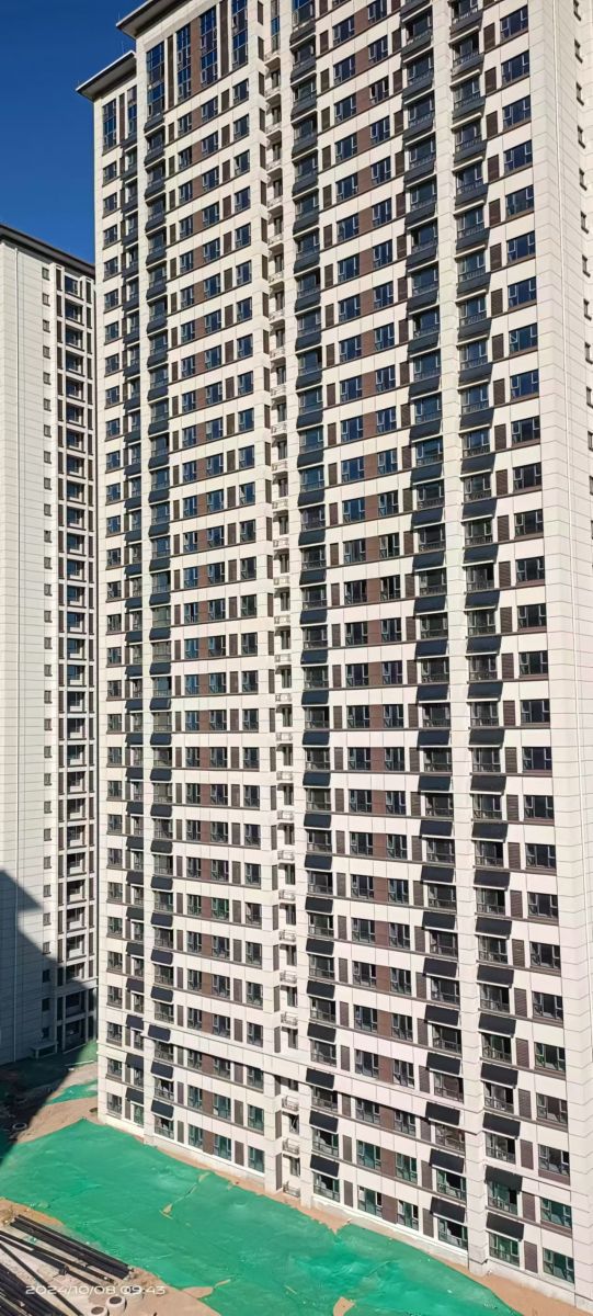 福港御景項(xiàng)目：啄木鳥(niǎo)漆業(yè)有序推動(dòng)外墻真石漆生產(chǎn)完成供貨與交付