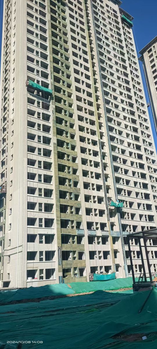 福港御景項(xiàng)目：啄木鳥(niǎo)漆業(yè)有序推動(dòng)外墻真石漆生產(chǎn)完成供貨與交付